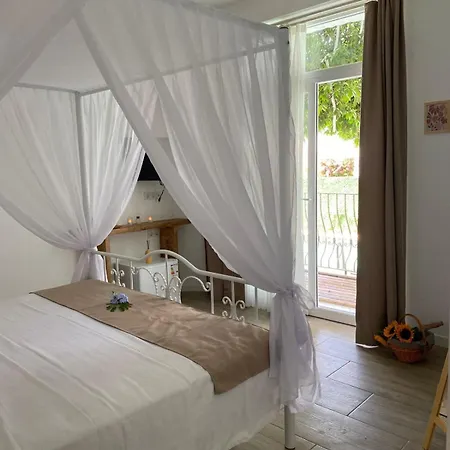 מלון Flora Boheme Butik *