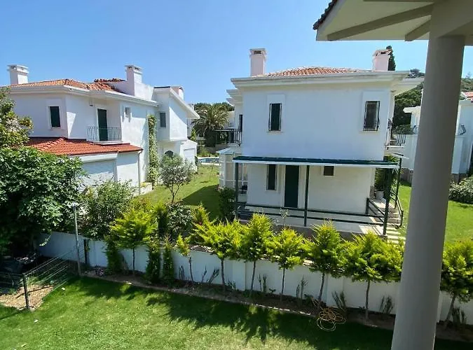 Flora Boheme Butik Кешме