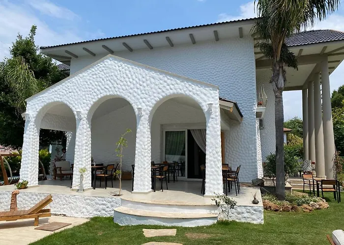 Flora Boheme Butik Кешме